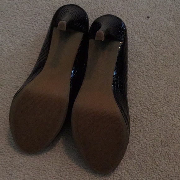 Shoes - Picture 5 of 5